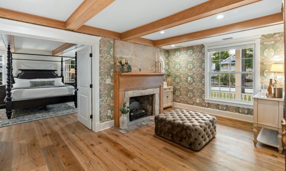 A sitting room off a master bedroom, with ample space for the bride and her attendants to get ready