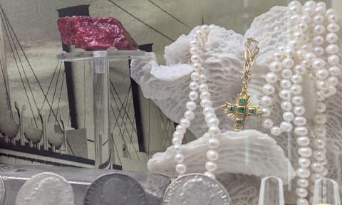Jewels worn during the Titanic movie